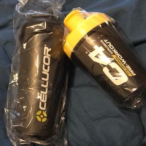 2 cellucor shakers both 600 ml/20 oz BPA FREE